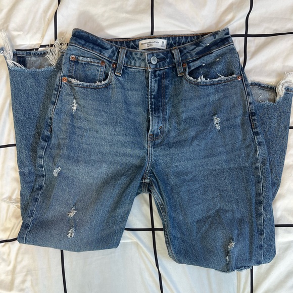 Abercrombie Curve Love The Mom High Rise Jeans - Picture 3 of 4